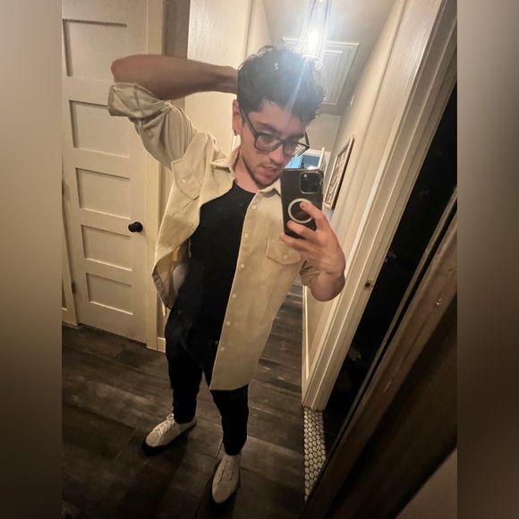 Meet your Posher, Lorenzo - Picture 2 of 4